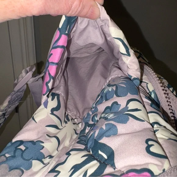 Vera Bradley Fresh-cut Floral Essential Featherweight Rusack - Picture 5 of 12